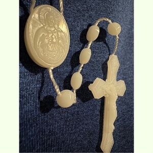 ROSARY | White Glowing Vintage Rosary Beads with Crucifix